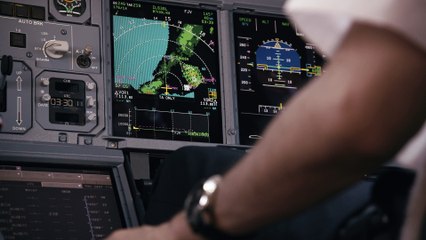 Emirates & HelloJetman: A Spectacular Aerial Show ✈️