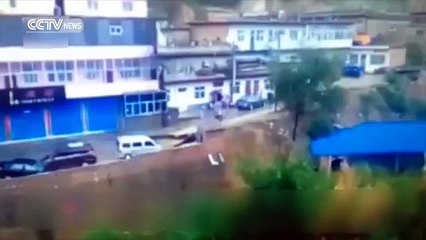 Watch_Vehicles washed away as road collapses into river in Shanxi Province