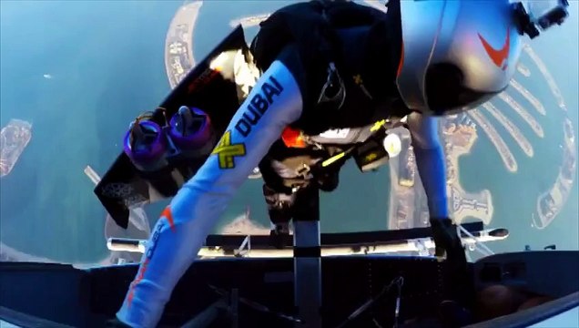 Deux cascadeurs volants frôlent un A380 au-dessus de Dubaï