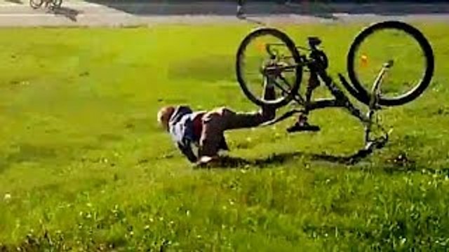 Ultimate BIKE and MOTORBIKE Fails 2015 ★ Bicycle VS Motorcycle FAILS Compilation ★