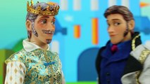 Elsas Son Puts Her In Jail and Boy Hans Becomes King. Can Anna Save Her? DisneyToysFan
