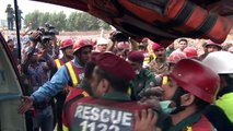 Busca por sobreviventes após desabamento no Paquistão
