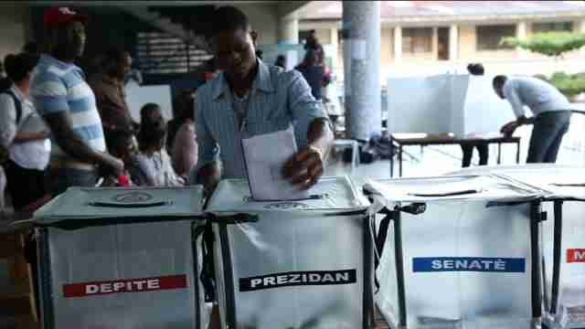 Moise y Celestin se disputarán la presidencia de Haití en una segunda vuelta