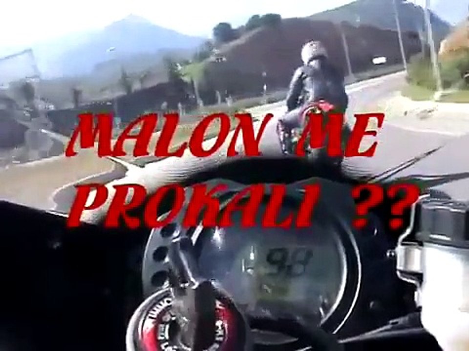 extreme race on the street 300 Km H amazing pilote course motos au milieu des voitures no