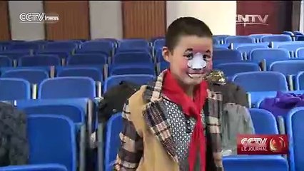 La Compagnie d’opéra de Pékin du Hebei se produit dans des écoles primaires