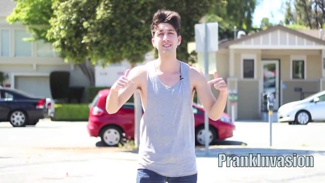 pegadinha beijando mulheres gatas Kissing Pranks Of 2015 HQ
