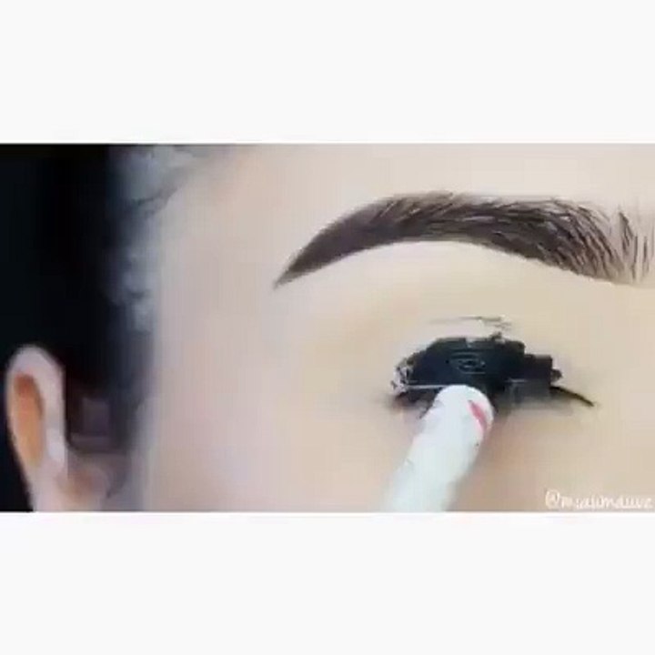 Eye makeup