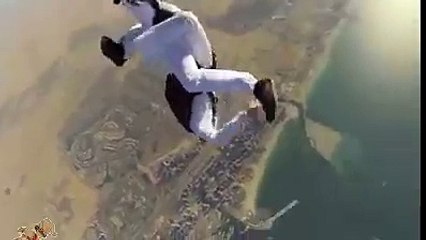 Wow! These guys do synchronized skydive