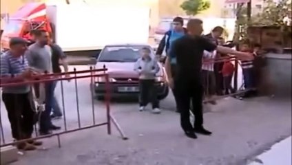 Kaçan Kurbanlık Boğa Kahveye Daldı