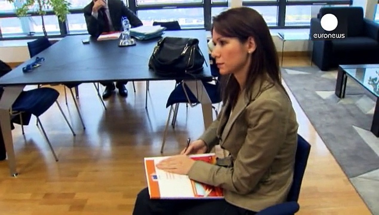 Az uniós biztos szerint segíti a gazdasági fellendülést a mekeültek befogadása