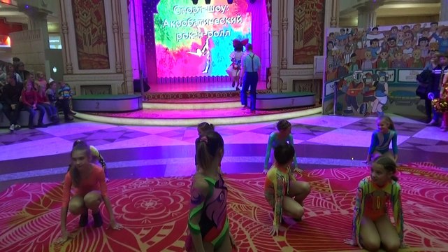Спорт-шоу номера спортивной акробатики
