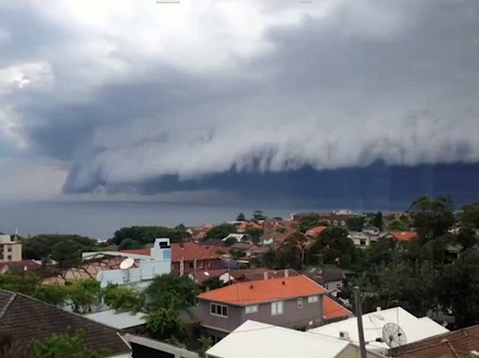 Un impressionnant nuage a traversé Sydney