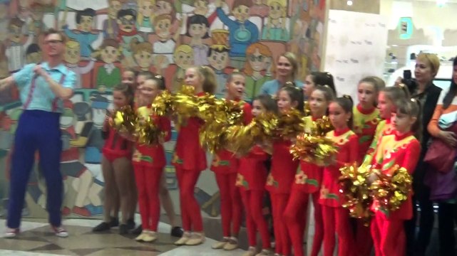 Спорт-шоу номера акробатического рок-н-ролла