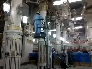 Rawdah Rasool (SAWS) being cleaned Masjid Nabawi غسيل الروضة الشريفة بالحرم النبوي الشريف بماء الورد