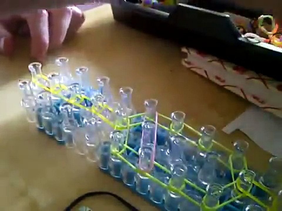 Loom Bands Instructions How to make a loom bracelet Easy tutorial Rainbow Loom