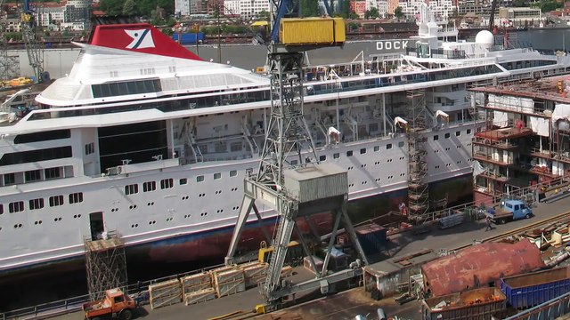 Découpage et démontage d'un bateau de croisière immense! Time Lapse impressionnant