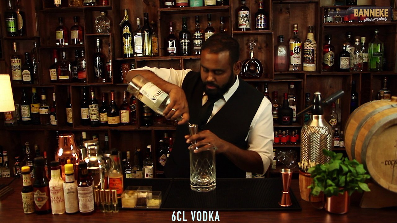 Bloody Mary -  Vodka Hangover Drink selber mixen - Schüttelschule by Banneke