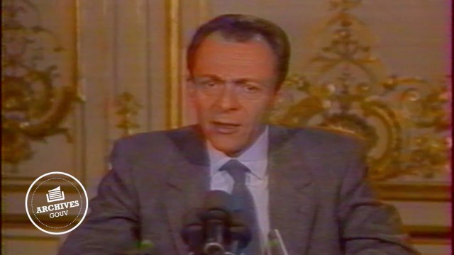 [#ArchivesGouv] 6 novembre 1988 : réferendum sur la Nouvelle-Calédonie, le Premier ministre Michel Rocard s'exprime depuis Matignon