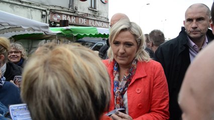 Marine Le Pen sur le marché d'Etaples