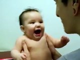 ---Cười đau bụng với khuôn mặt em bé khi bị bố dọa - YouTube