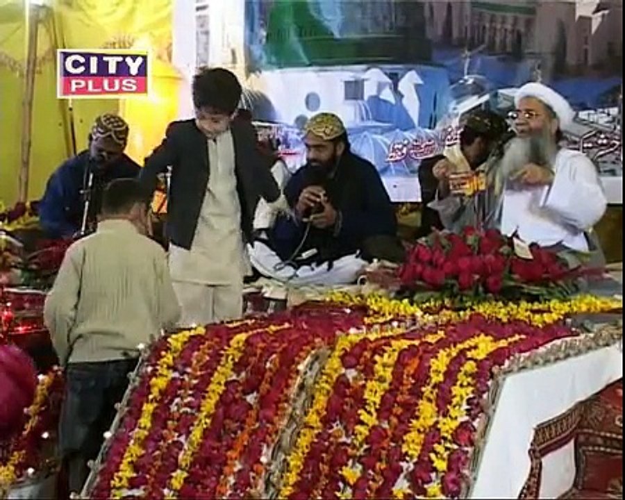 Maa_Thandi_Chawa_-Abdul_Rauf_Roofi_-_Mehfil_Naat_in_Jhelum-