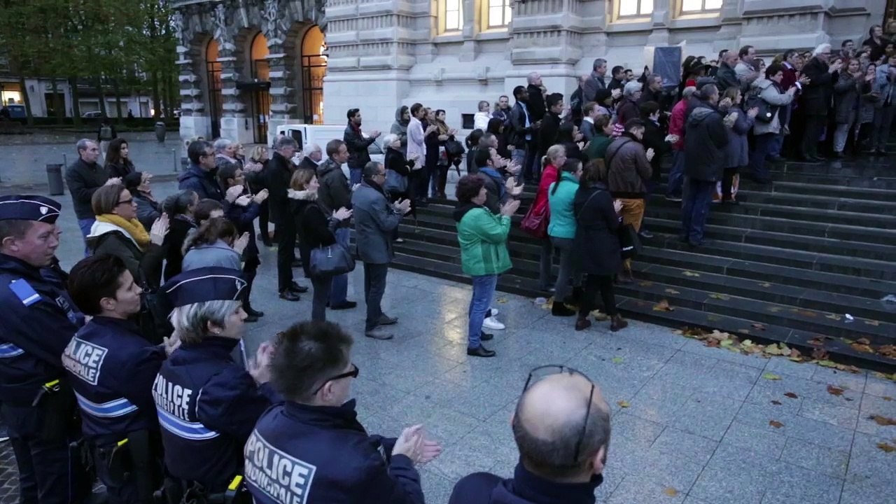 Une minute d' applaudissements en hommage à Jean Pierre Rousselle