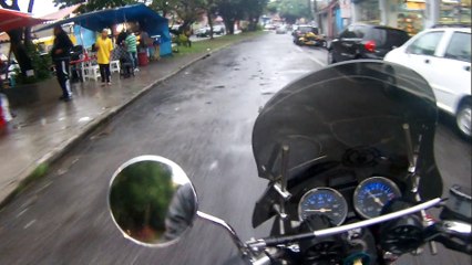 Intruder 125cc no molhado com o risco aumentado