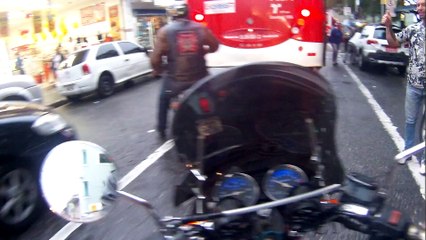 INTRUDER 125CC :CURTIR A FOLGA NO PRESLEY ROCK BAR