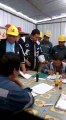 Trabajadores chinos gritan a trabajadores ecuatorianos | Hidrochina