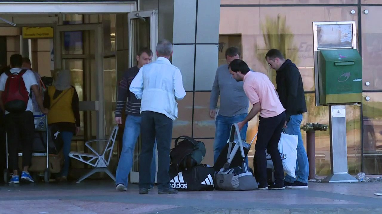 British tourists stranded in Egypt begin returning home