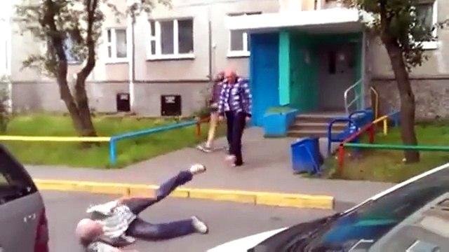 Así fueron captados estos abuelos peleando