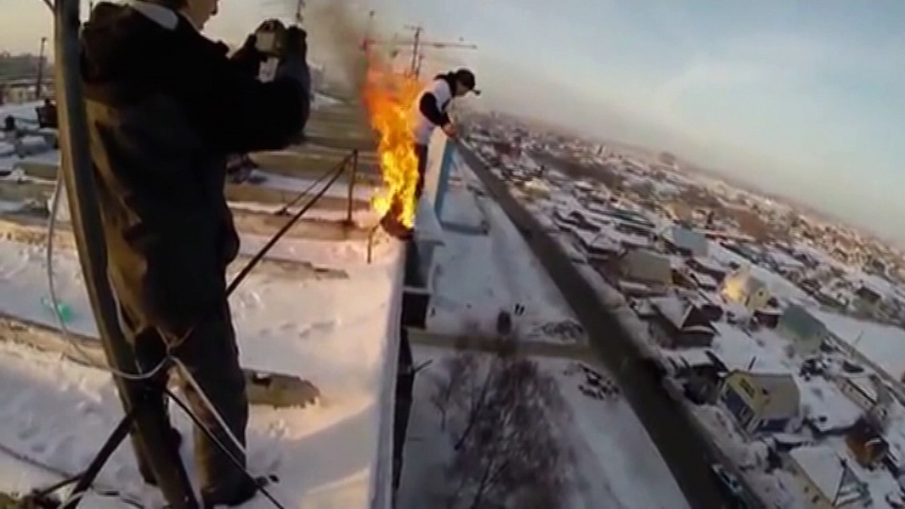 Mettre le feu à son pantalon avant de se jeter dans le vide ! -  Zapping du Net du 6 Novembre 2015