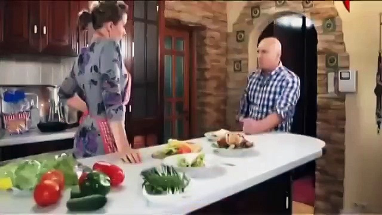 Хозяин где хочет там и спит)))