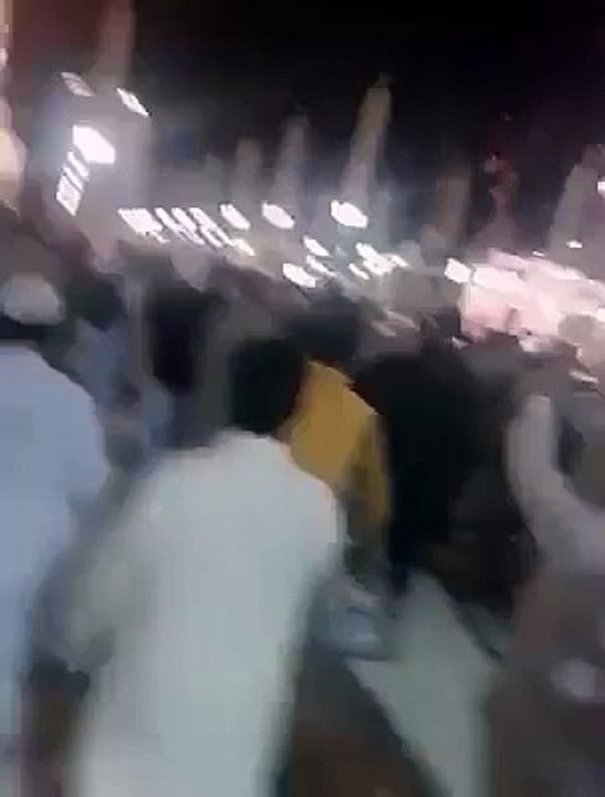 See how people of Pakistan blessing Gen Rahil shareef in Masjid-e-Nabvi