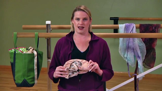 EASY crochet baby ballet slippers - dainty crochet baby booties / shoes