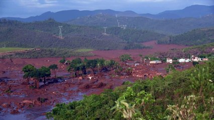 Brésil: au moins 17 morts, un village enseveli