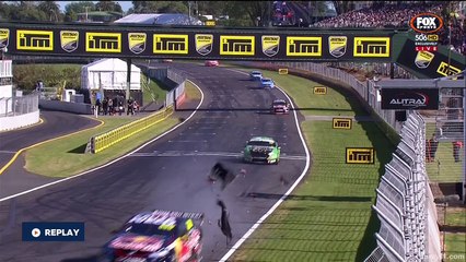 Lowndes Tyre failure | Pukekohe 2015