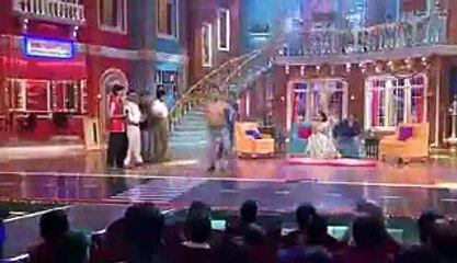 I bet you will die laughing watching these crazy Salman Khan fans dance to his songs