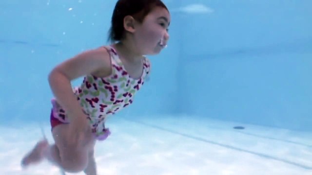 Дети под водой и на воде - Children under water and on water