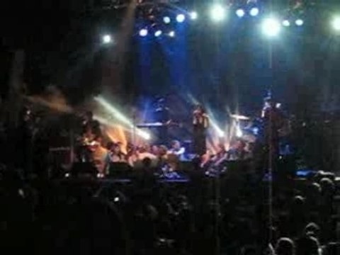 Adrienne Pauly - Bataclan - L'herbe tend