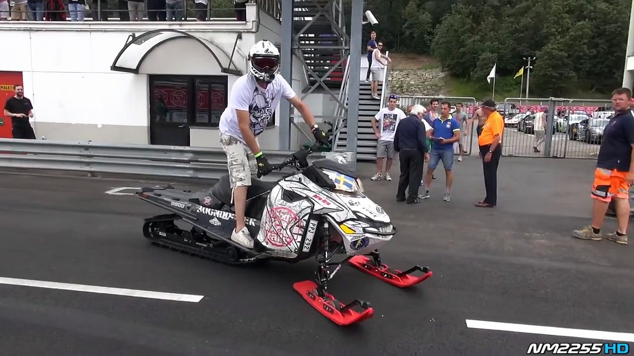 Motoneige Vs. Ferrari 458 and F430 Spider in Drag Race!