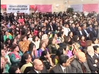 Altaf Hussain Comes On The Stage With A Mic