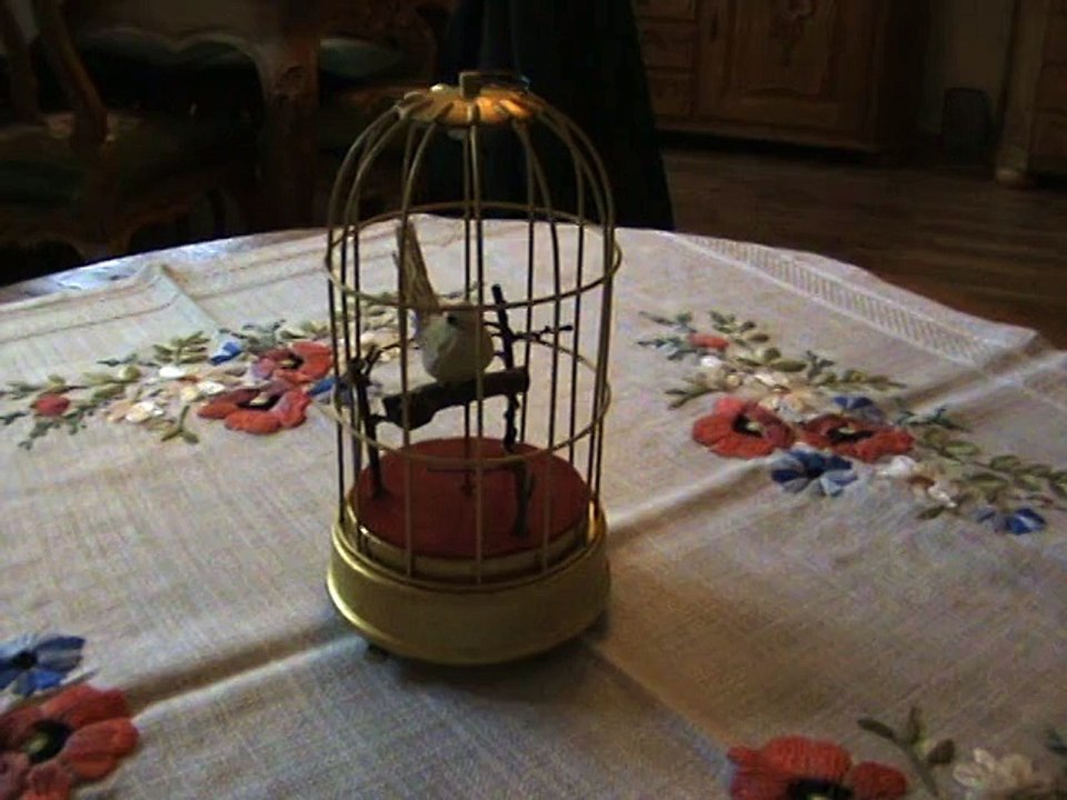 Spieluhr mit beweglichen Vogel