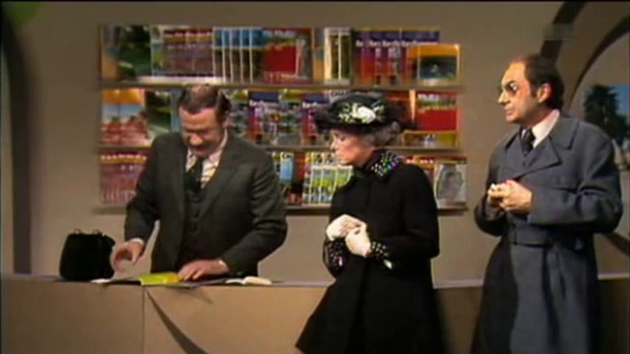 Grit böttcher & harald juhnke - beratung im reisebüro 1980 (f)