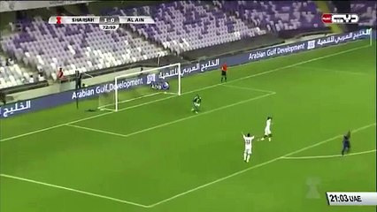 Emenike bir pas attı, ülke karıştı!