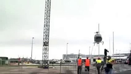 سقــوط غريب لطائرة هـليكـوبتر