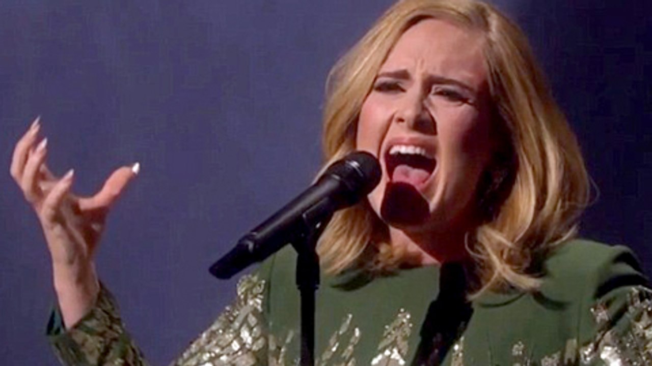 LIVE! Adele Performs to HELLO!