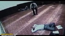 فيديو لص يسرق هاتف من شاب نائم في المسجد!