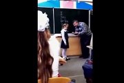 طالبة روسية تضرب مدرس معصب - يستاهل هههههههههه