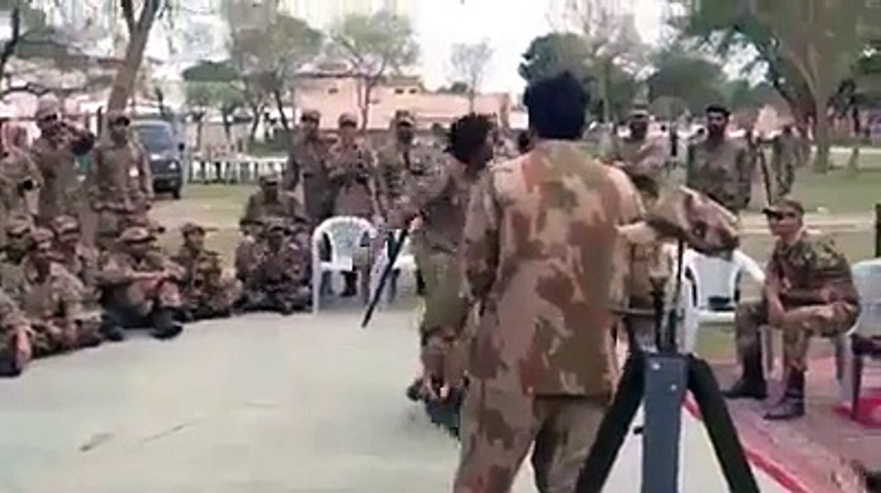 شرارتوں اور ڈانس میں پاک فوج کے جوانوں کا کوئی ثانی نہیں